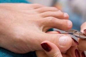 pedicure as a means of infecting nail fungus