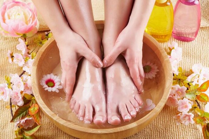 Foot bath against nail fungus