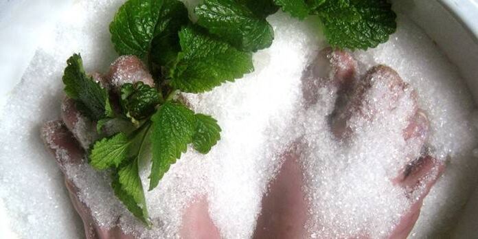 salt bath for nail fungus